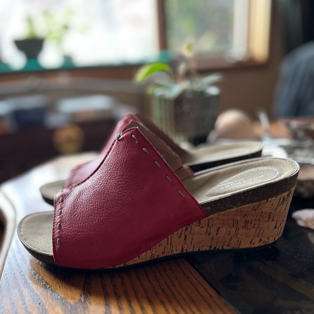 Rockport Total Motion leather wedge slides Sz 10